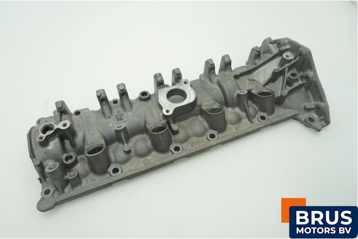 Ventildeckel van een Mercedes-Benz CLA (118.3) 1.3 CLA-200 Turbo 16V 2021