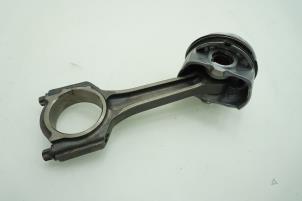 Usados Biela Ford Focus 3 1.0 Ti-VCT EcoBoost 12V 125 Precio € 90,75 IVA incluido ofrecido por Brus Motors BV