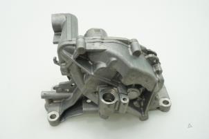 Usagé Pompe à huile Volvo XC40 (XZ) 2.0 T4 AWD Geartronic 16V Prix € 121,00 Prix TTC proposé par Brus Motors BV