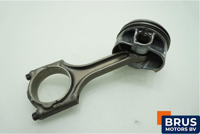 Usagé Bielle Volvo XC40 (XZ) 2.0 T4 AWD Geartronic 16V Prix € 90,75 Prix TTC proposé par Brus Motors BV