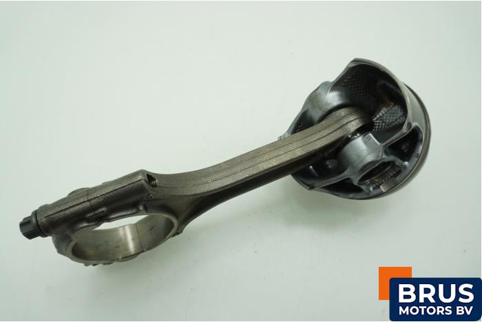 Usagé Bielle Volvo XC40 (XZ) 2.0 T4 AWD Geartronic 16V Prix € 90,75 Prix TTC proposé par Brus Motors BV