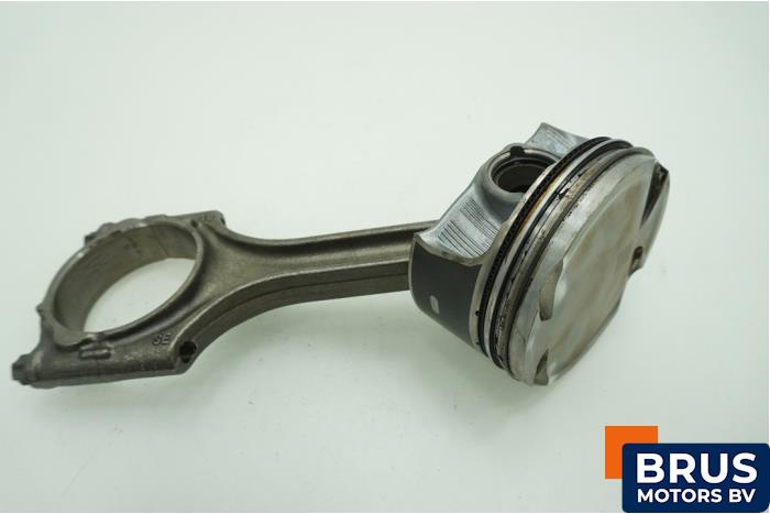 Usados Biela Volvo XC40 (XZ) 2.0 T4 AWD Geartronic 16V Precio € 90,75 IVA incluido ofrecido por Brus Motors BV