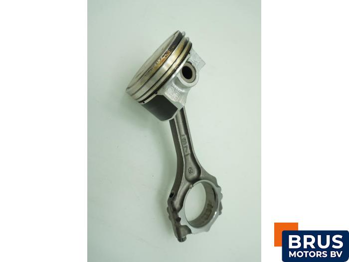 Usados Biela Smart Fortwo Cabrio (451.4) 1.0 52 kW Precio € 90,75 IVA incluido ofrecido por Brus Motors BV
