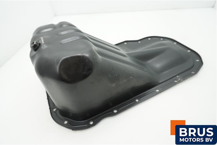 Usagé Couvercle carter Mitsubishi Canter 2.8 D Prix € 90,75 Prix TTC proposé par Brus Motors BV