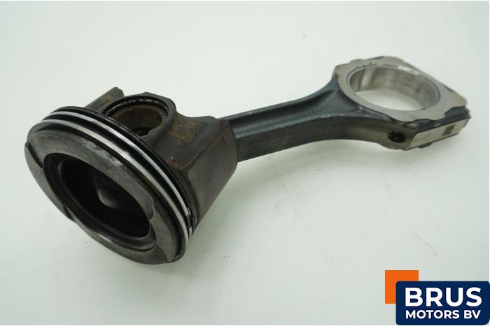 Usagé Bielle Mercedes B (W247) 2.0 B-200d Prix € 90,75 Prix TTC proposé par Brus Motors BV