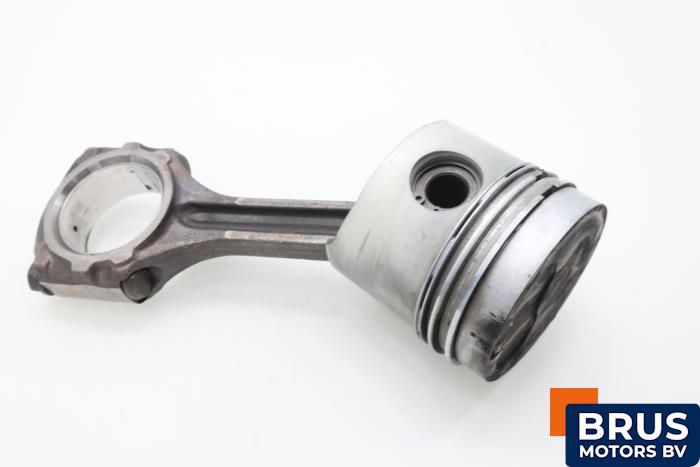 Usagé Bielle Toyota Land Cruiser (J7) 4.0 D Prix € 121,00 Prix TTC proposé par Brus Motors BV