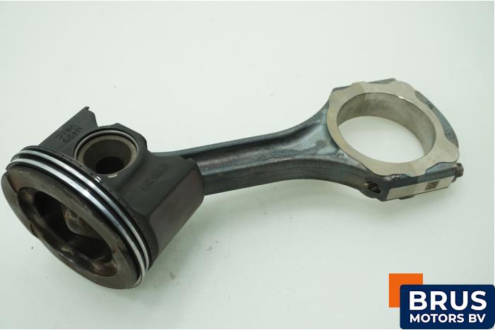 Usagé Bielle Mercedes E (W213) E-220d 2.0 Turbo 16V Prix € 90,75 Prix TTC proposé par Brus Motors BV