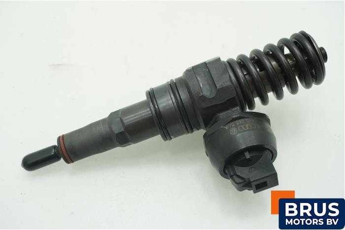 Usagé Injecteurs Volkswagen Transporter T5 2.5 TDi PF Prix € 90,75 Prix TTC proposé par Brus Motors BV