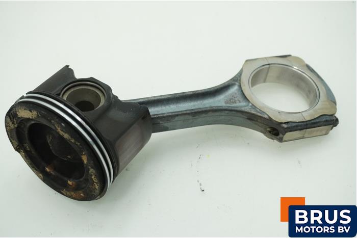 Usados Biela Mercedes E (W213) E-400d 2.9 24V Precio € 181,50 IVA incluido ofrecido por Brus Motors BV