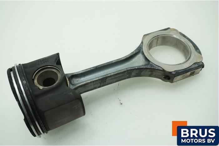 Usados Biela Mercedes E (W213) E-400d 2.9 24V Precio € 181,50 IVA incluido ofrecido por Brus Motors BV