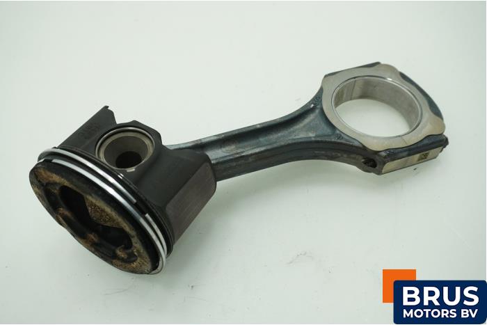 Usados Biela Mercedes E (W213) E-400d 2.9 24V Precio € 181,50 IVA incluido ofrecido por Brus Motors BV