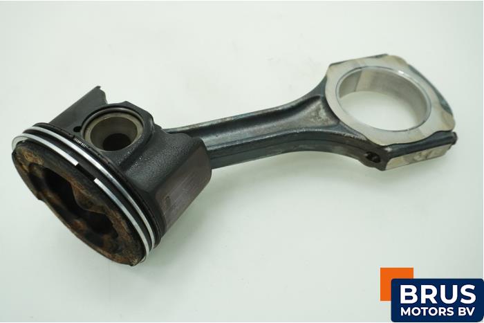 Usados Biela Mercedes E (W213) E-400d 2.9 24V Precio € 181,50 IVA incluido ofrecido por Brus Motors BV
