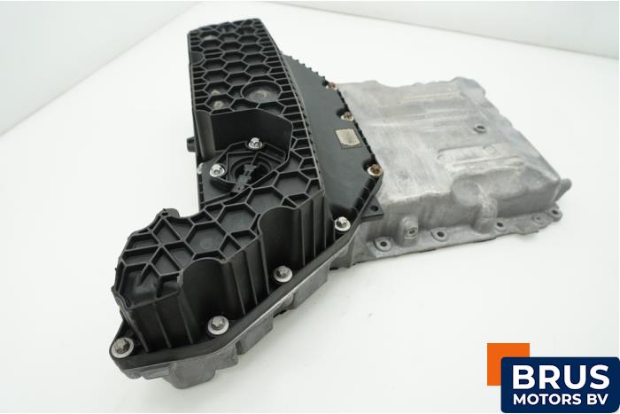 Usagé Couvercle carter Mercedes C (W205) C-220 d 2.2 16V 4-Matic Prix € 242,00 Prix TTC proposé par Brus Motors BV