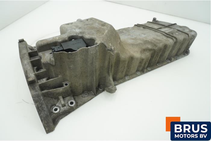 Usagé Couvercle carter Mercedes CLK (C209) 2.7 270 CDI 20V Prix € 90,75 Prix TTC proposé par Brus Motors BV