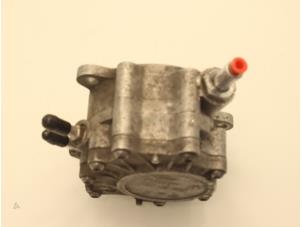 Used Mechanical fuel pump Volkswagen Passat (3C2) 2.0 TDI 16V 140 Price € 60,50 Inclusive VAT offered by Brus Motors BV