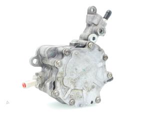 Used Mechanical fuel pump Volkswagen Passat (3C2) 2.0 TDI 140 Price € 60,50 Inclusive VAT offered by Brus Motors BV