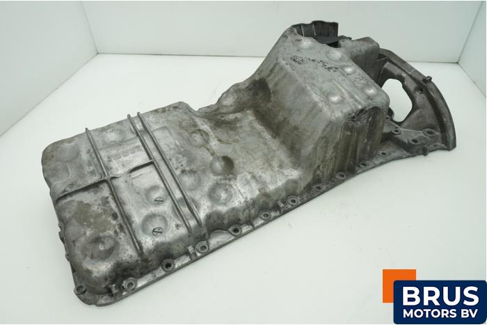 Usagé Couvercle carter Mercedes C (W203) 2.7 C-270 CDI 20V Prix € 90,75 Prix TTC proposé par Brus Motors BV