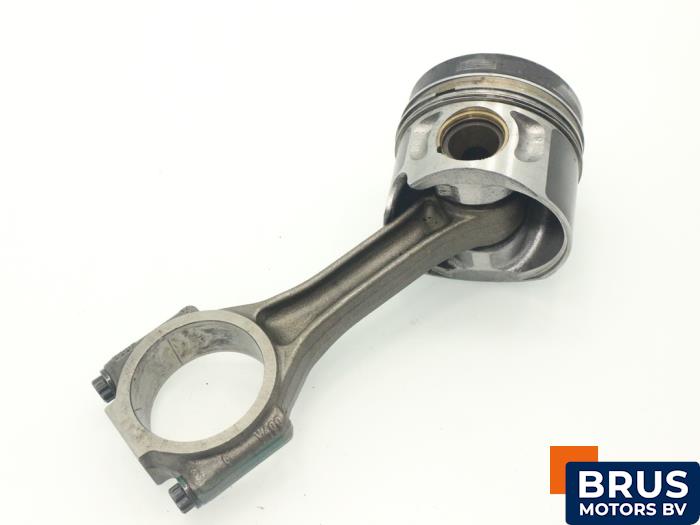 Usagé Bielle Volkswagen Transporter T5 1.9 TDi Prix € 90,75 Prix TTC proposé par Brus Motors BV