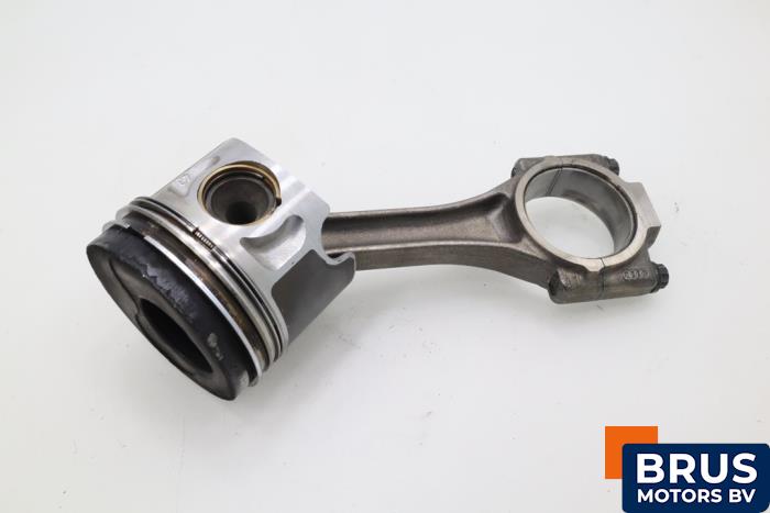 Usados Biela Volkswagen Golf V (1K1) 1.9 TDI Precio € 90,75 IVA incluido ofrecido por Brus Motors BV