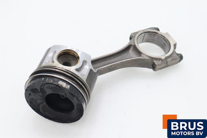 Usados Biela Volkswagen Golf V (1K1) 1.9 TDI Precio € 90,75 IVA incluido ofrecido por Brus Motors BV