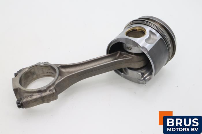 Usados Biela Volkswagen Golf V (1K1) 1.9 TDI Precio € 90,75 IVA incluido ofrecido por Brus Motors BV