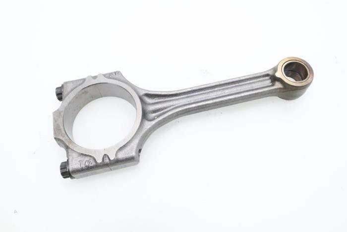 Connecting rod from a Volkswagen Golf VI (5K1) 1.4 16V 2011