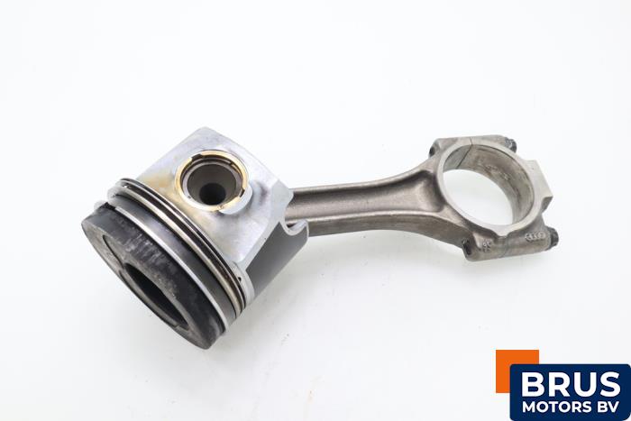 Usados Biela Volkswagen Golf V (1K1) 1.9 TDI Precio € 90,75 IVA incluido ofrecido por Brus Motors BV