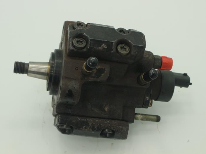 Mechanical fuel pump from a Renault Laguna II (BG) 1.9 dCi 105 2006