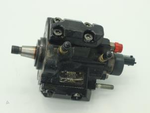 Używane Mechaniczna pompa paliwa Renault Laguna II (BG) 1.9 dCi 105 Cena € 90,75 Z VAT oferowane przez Brus Motors BV