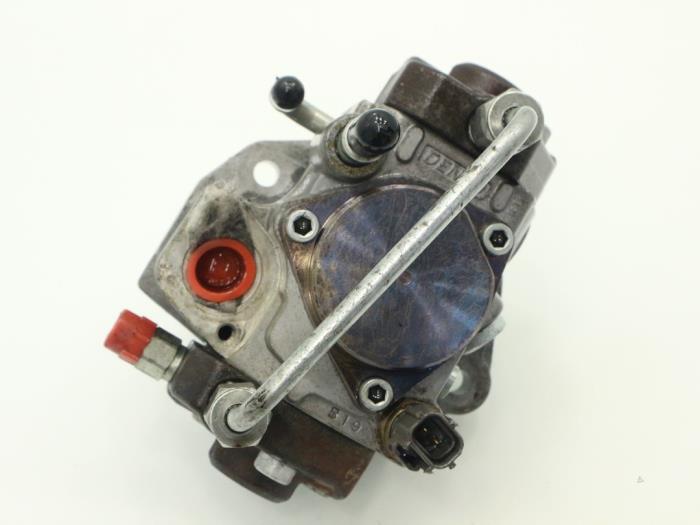Mechanical fuel pump from a Ford Transit 2.2 TDCi 16V 2009