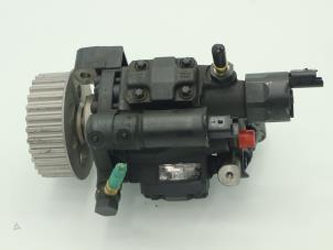 New Mechanical fuel pump Renault Scenic Price € 211,75 Inclusive VAT offered by Brus Motors BV