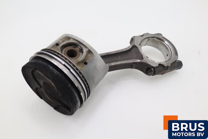 Usados Biela Nissan Patrol GR (Y60) 2.8 GR D Precio € 90,75 IVA incluido ofrecido por Brus Motors BV