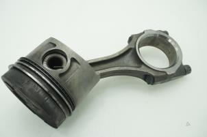 Used Connecting rod Nissan Terrano (D21) 2.7 TD Price € 90,75 Inclusive VAT offered by Brus Motors BV