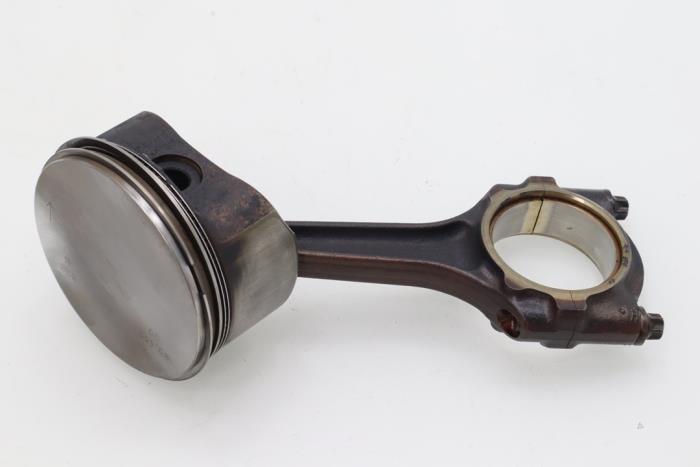 Connecting rod from a Opel Zafira (F75) 1.8 16V 2003
