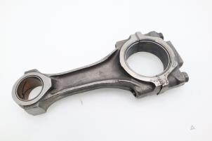 Used Connecting rod Renault Trafic I (TXW) 2.5 D Price € 90,75 Inclusive VAT offered by Brus Motors BV