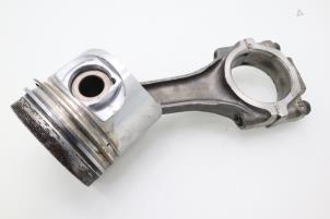 Used Connecting rod Renault Trafic I (TXX) 2.5 D Price € 90,75 Inclusive VAT offered by Brus Motors BV