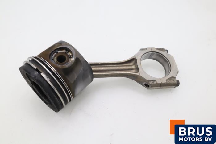 Usagé Bielle Volvo V70 (SW) 2.5 D Prix € 90,75 Prix TTC proposé par Brus Motors BV