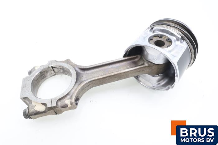 Używane Korbowód Fiat Stilo (192A/B) 1.9 JTD 16V 140 Multijet Cena € 90,75 Z VAT oferowane przez Brus Motors BV
