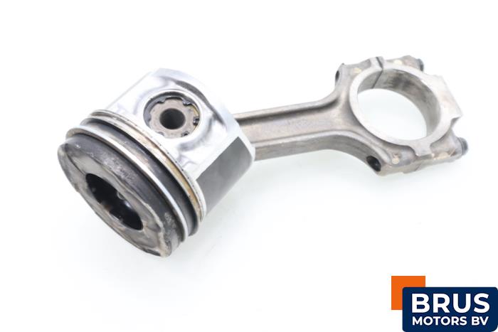 Używane Korbowód Fiat Stilo MW (192C) 1.9 JTD 16V 140 Multijet Cena € 90,75 Z VAT oferowane przez Brus Motors BV