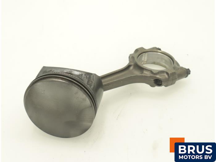 Używane Korbowód Opel Astra G (F08/48) 1.6 16V Twin Port Cena € 90,75 Z VAT oferowane przez Brus Motors BV