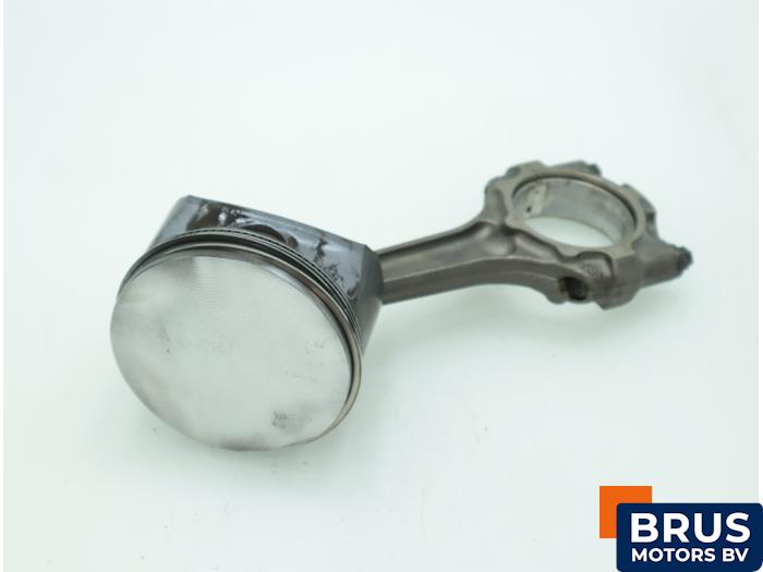 Używane Korbowód Opel Astra G (F07) 1.6 16V Twin Port Cena € 90,75 Z VAT oferowane przez Brus Motors BV