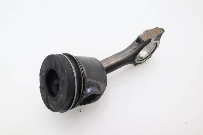 Connecting rod from a BMW 5 serie (E39) 525 td 2003