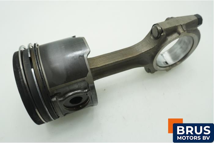 Begagnade Vevstake Hyundai Terracan 2.9 CRDi 16V Pris € 90,75 Inklusive moms erbjuds av Brus Motors BV
