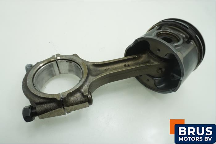 Begagnade Vevstake Hyundai Terracan 2.9 CRDi 16V Pris € 90,75 Inklusive moms erbjuds av Brus Motors BV