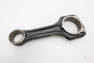 Used Connecting rod Mercedes Vito (638.0) 2.2 CDI 110 16V Price € 90,75 Inclusive VAT offered by Brus Motors BV