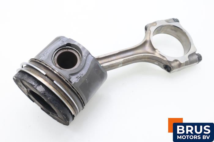 Usagé Bielle Toyota Yaris (P1) 1.4 D-4D Prix € 90,75 Prix TTC proposé par Brus Motors BV