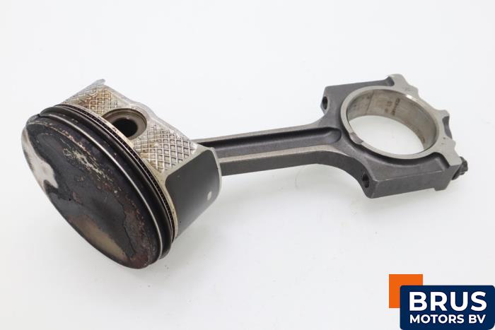 Usagé Bielle Ford Focus 2 2.0 16V Prix € 90,75 Prix TTC proposé par Brus Motors BV