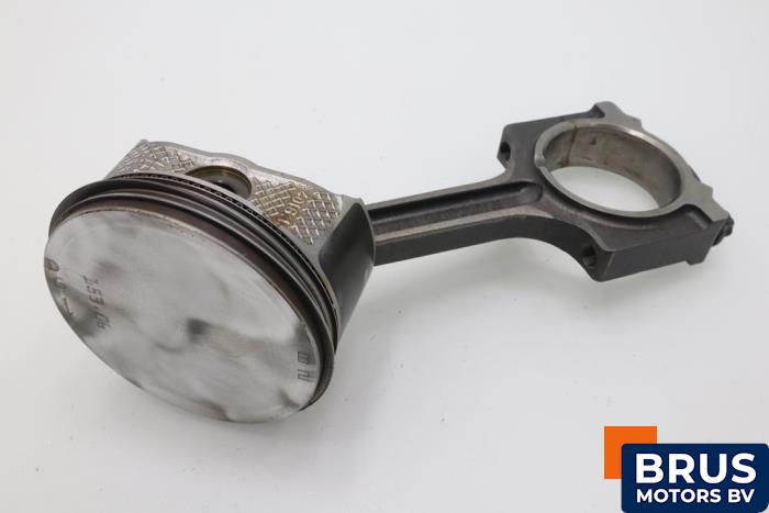 Usagé Bielle Ford Focus 2 2.0 16V Prix € 90,75 Prix TTC proposé par Brus Motors BV