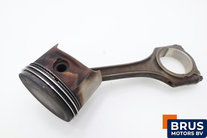 Usagé Bielle Mercedes A (W168) 1.4 A-140 Prix € 90,75 Prix TTC proposé par Brus Motors BV