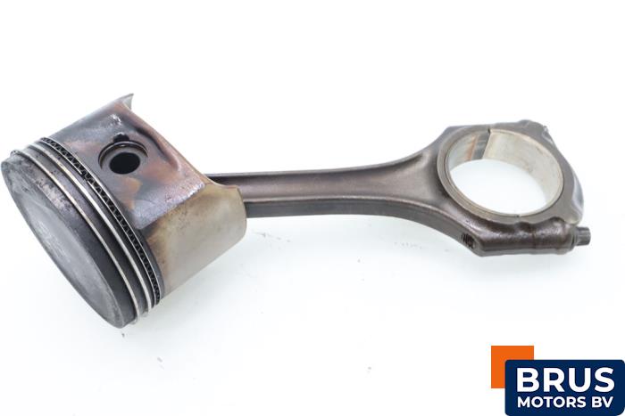 Usagé Bielle Mercedes A (W168) 1.4 A-140 Prix € 90,75 Prix TTC proposé par Brus Motors BV